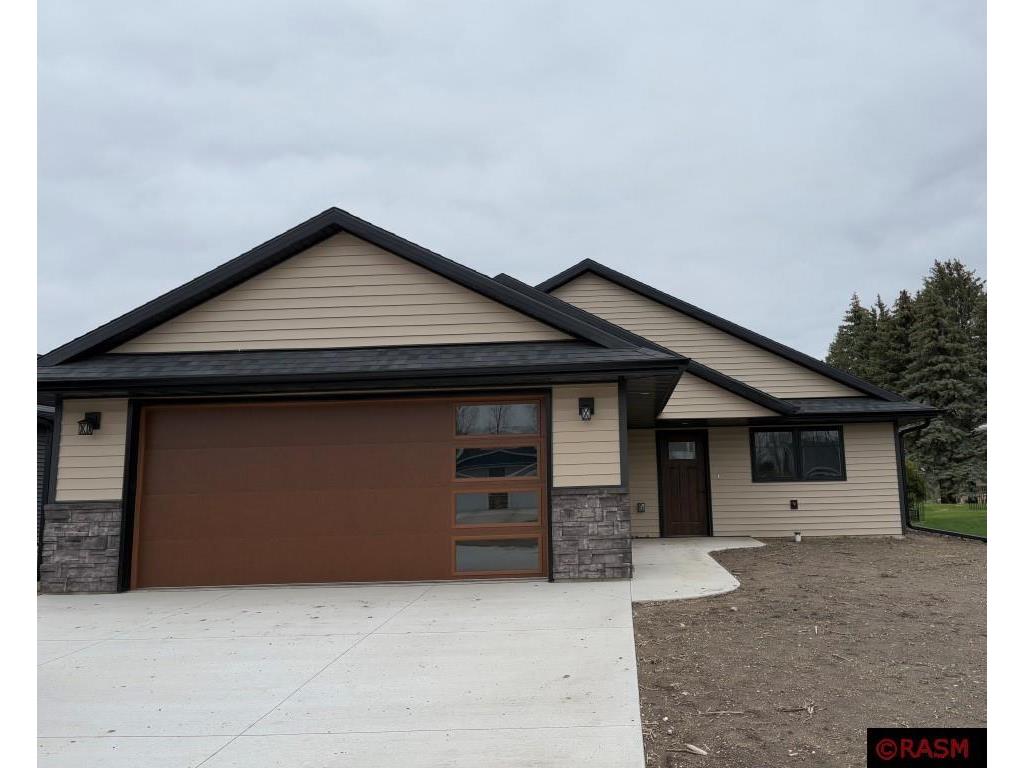 2304 Lake Avenue New Ulm MN 56073 7037303 image1