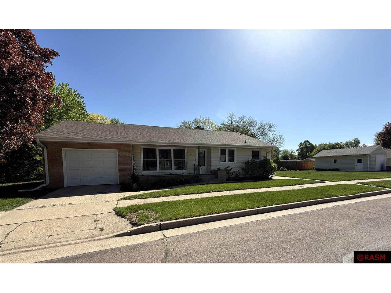 24 Hazelwood Avenue New Ulm MN 56073 7037428 image1