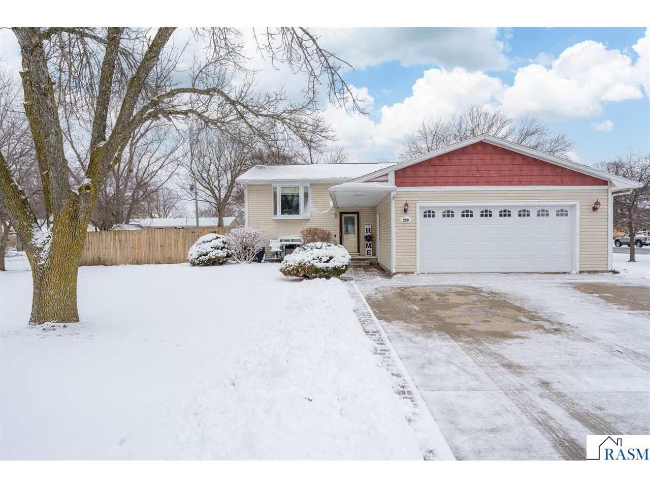 250 Cliff Drive North Mankato MN 56003 7039481 image1