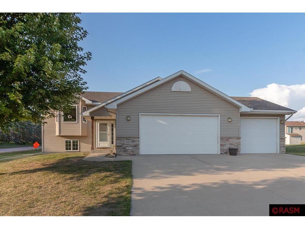 300 E Woodridge Drive Le Center MN 56057 7033287 image1