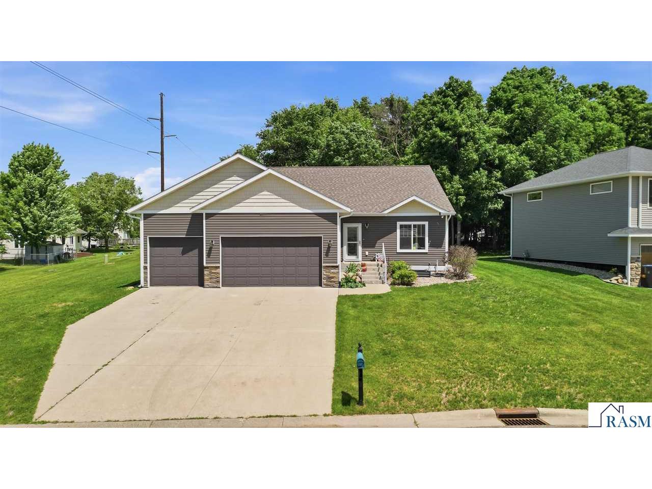 300 Tanager Road Mankato MN 56001 267040489 image1
