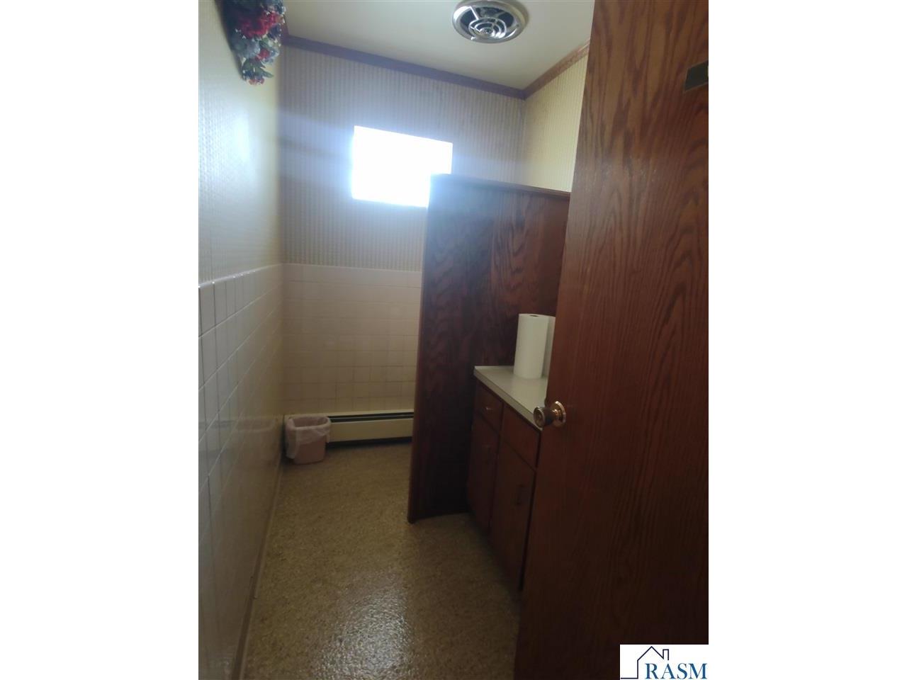 302 W main Street Ceylon MN 56121 267040591 image40