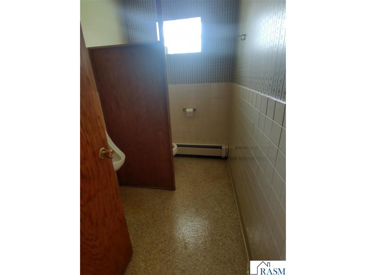 302 W main Street Ceylon MN 56121 267040591 image41