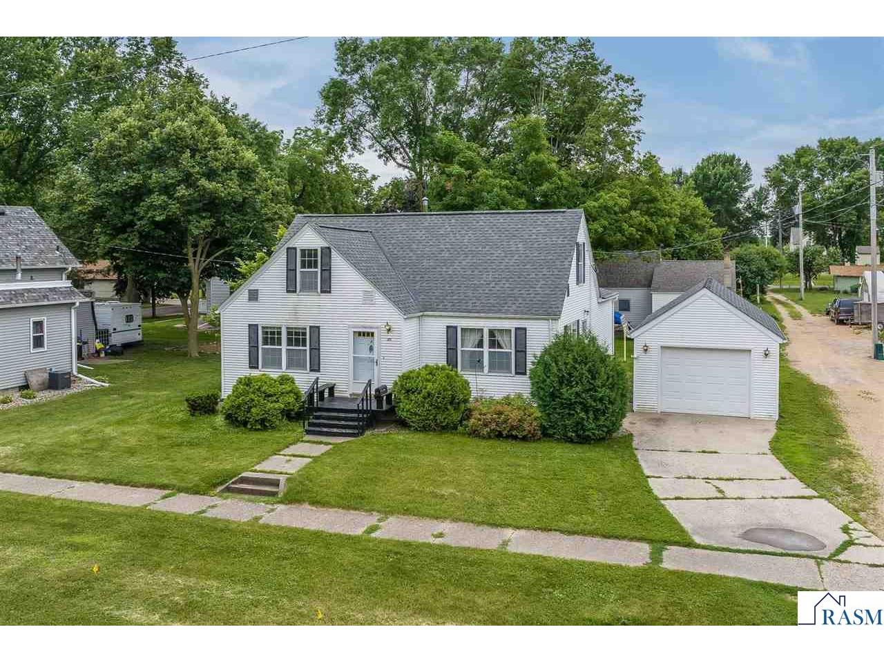 311 W 8th Street Blue Earth MN 56013 7037906 image1