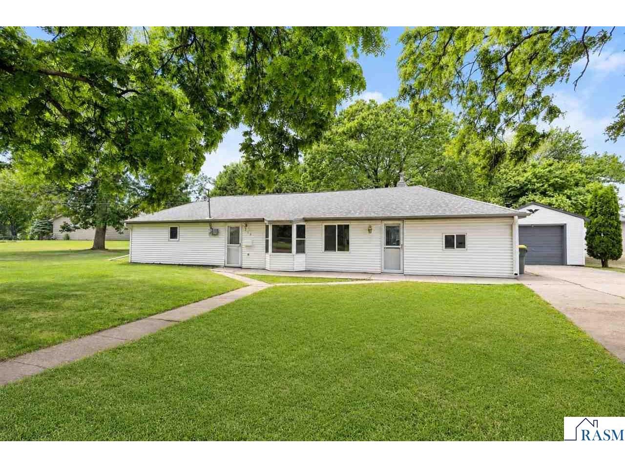 315 NE Buck Avenue Madelia MN 56062 267040693 image1