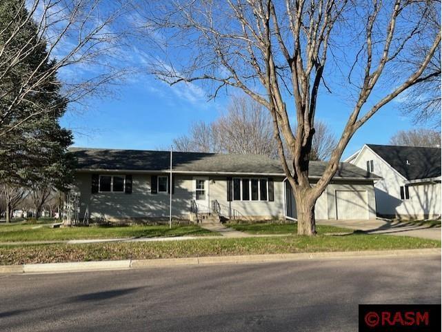 325 W Chestnut St Saint Peter MN 56082 7034778 image1