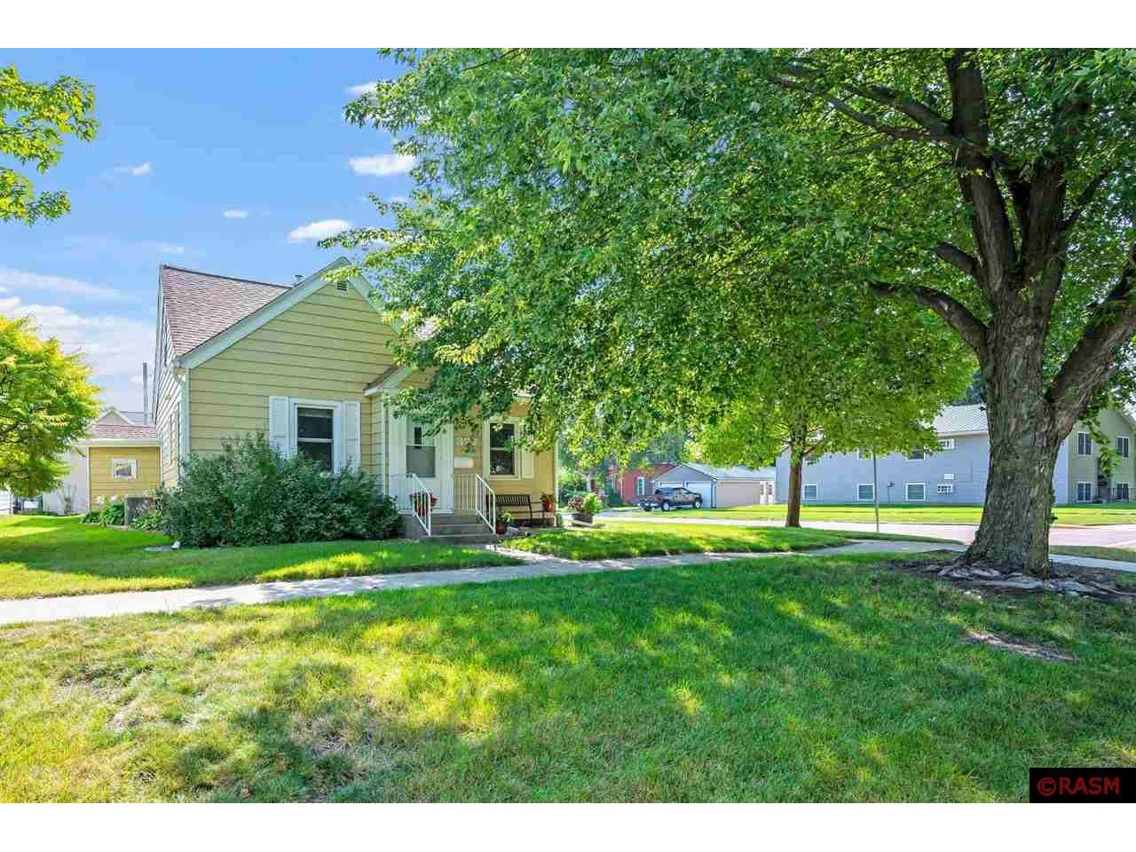 327 S Moore Street Blue Earth MN 56013 7035745 image1