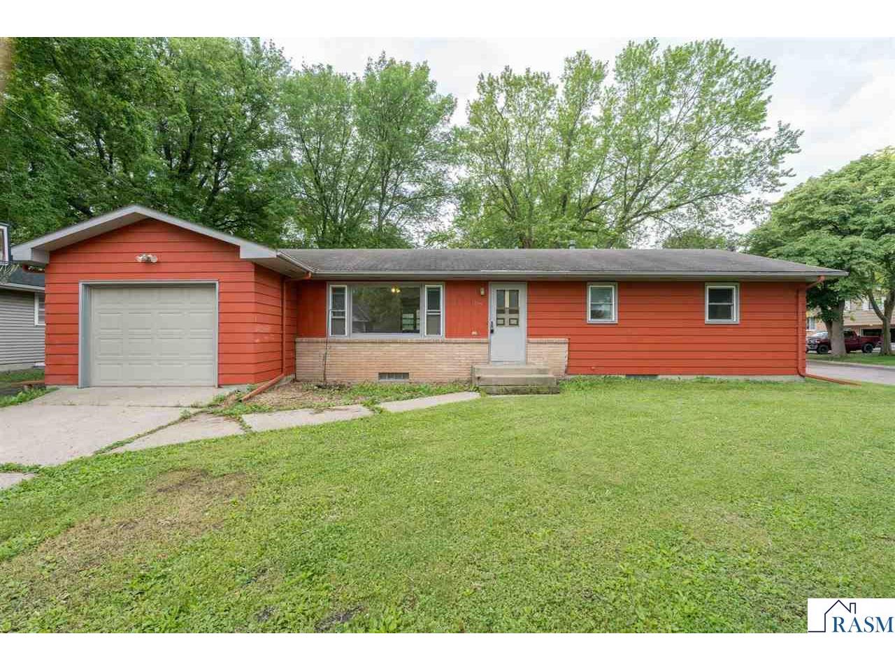 395 W Minnesota Street Le Center MN 56057 267040466 image1