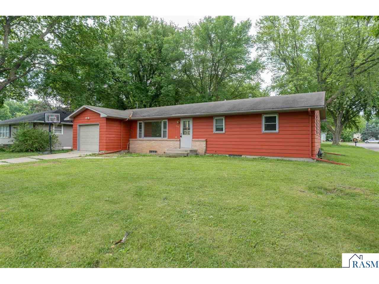 395 W Minnesota Street Le Center MN 56057 267040466 image3