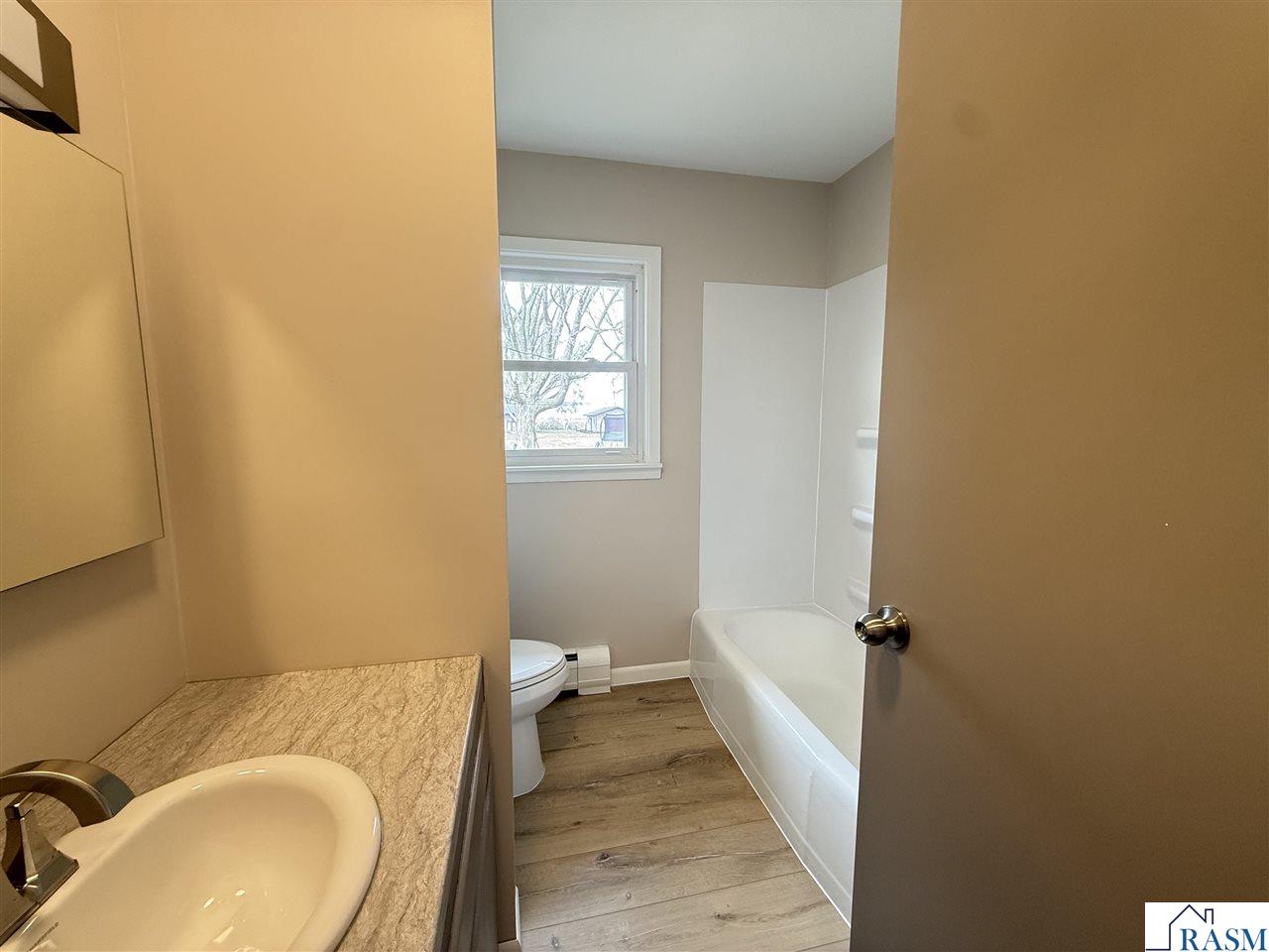 402 E North Street Waldorf MN 56091 7039880 image10