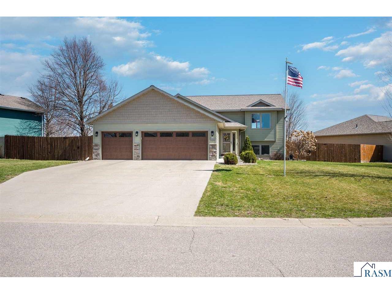 403 Perry Street Eagle Lake MN 56024 7039856 image1
