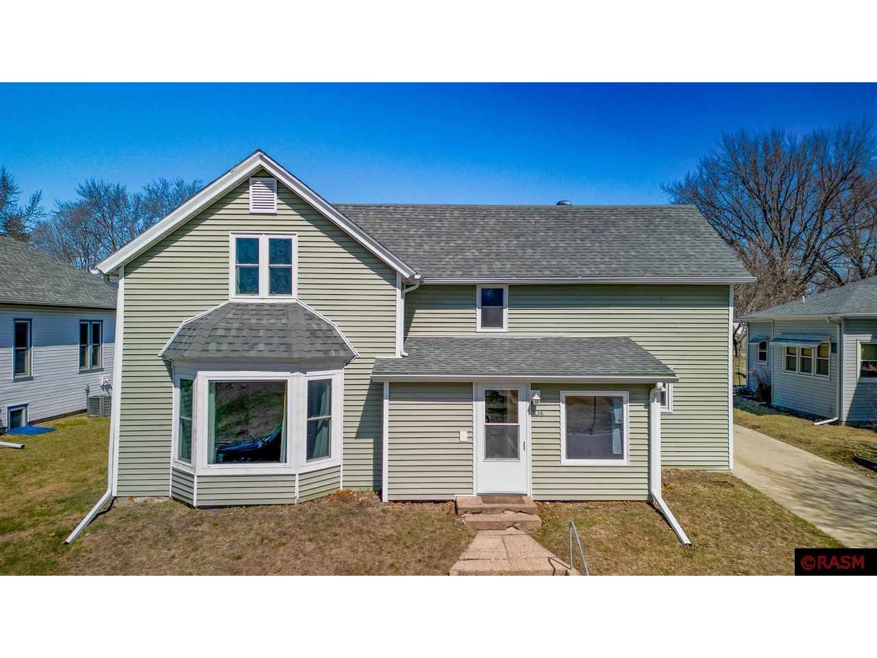 404 W 3rd St Janesville MN 56048 7037118 image1