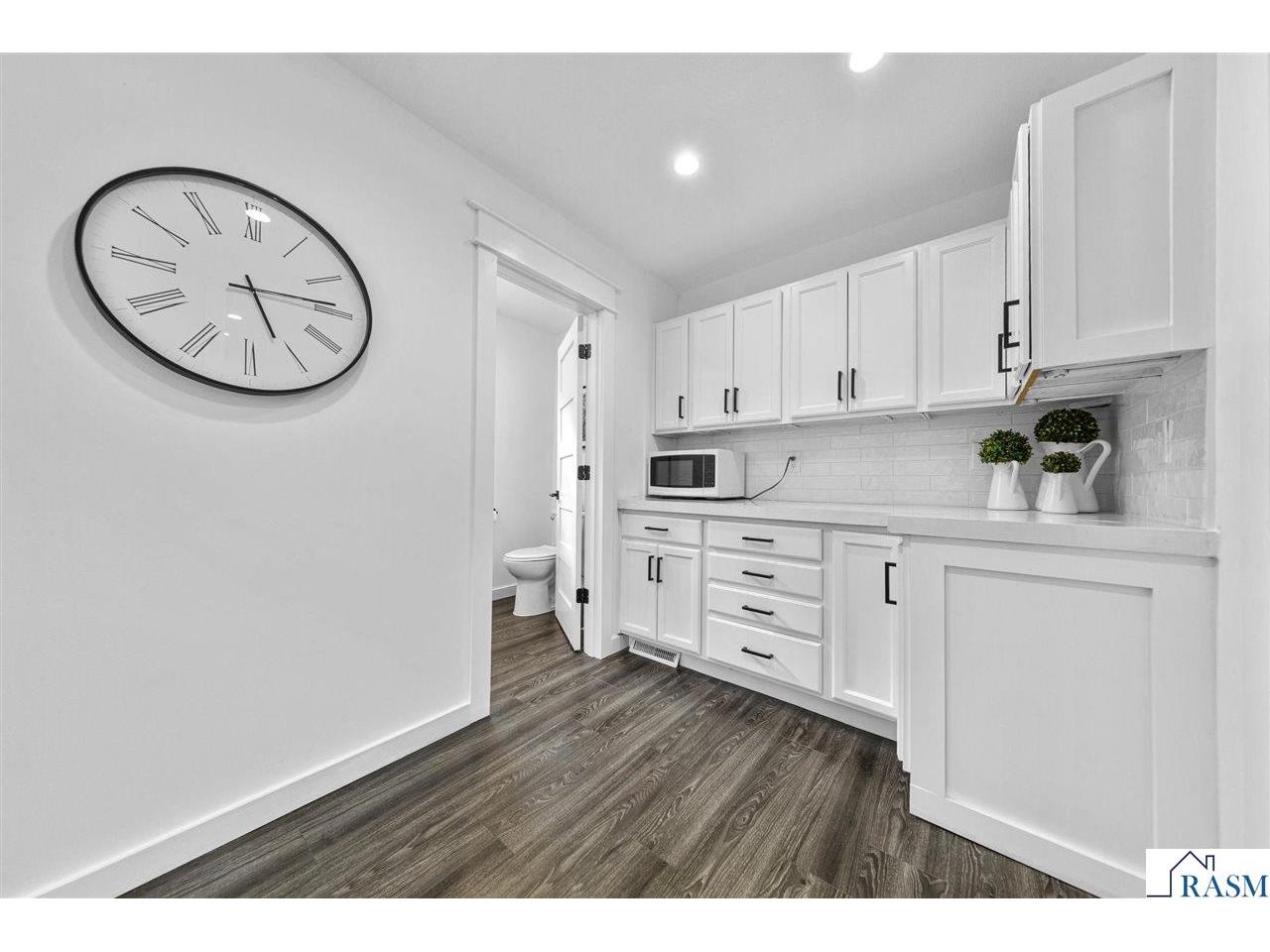 407 E Pleasant Street Mankato MN 56001 7039999 image11
