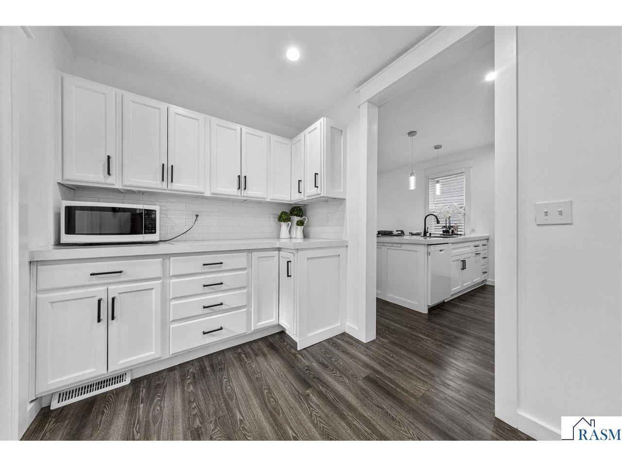 407 E Pleasant Street Mankato MN 56001 7039999 image17