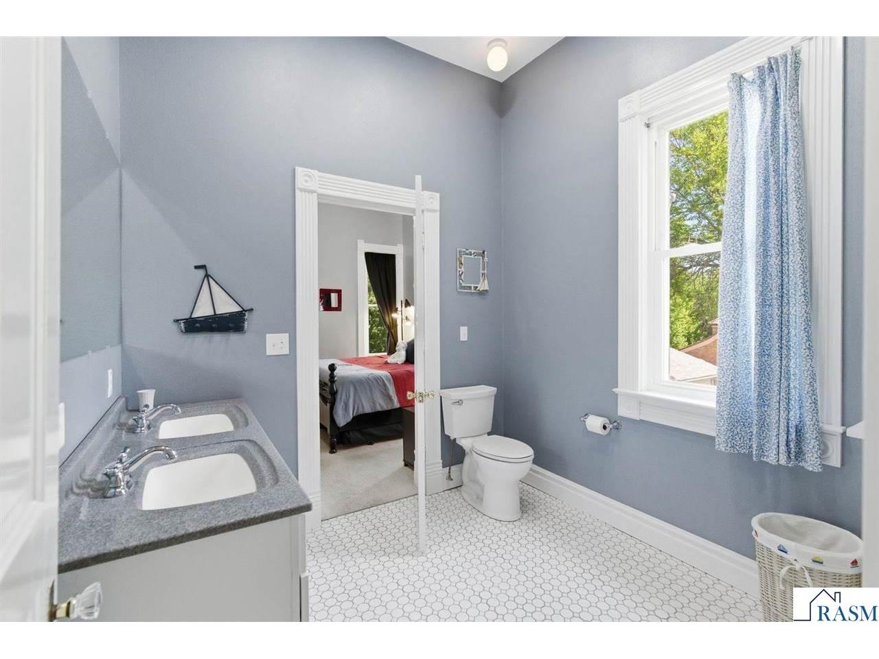 425 N Linton Street Blue Earth MN 56013 267040500 image41
