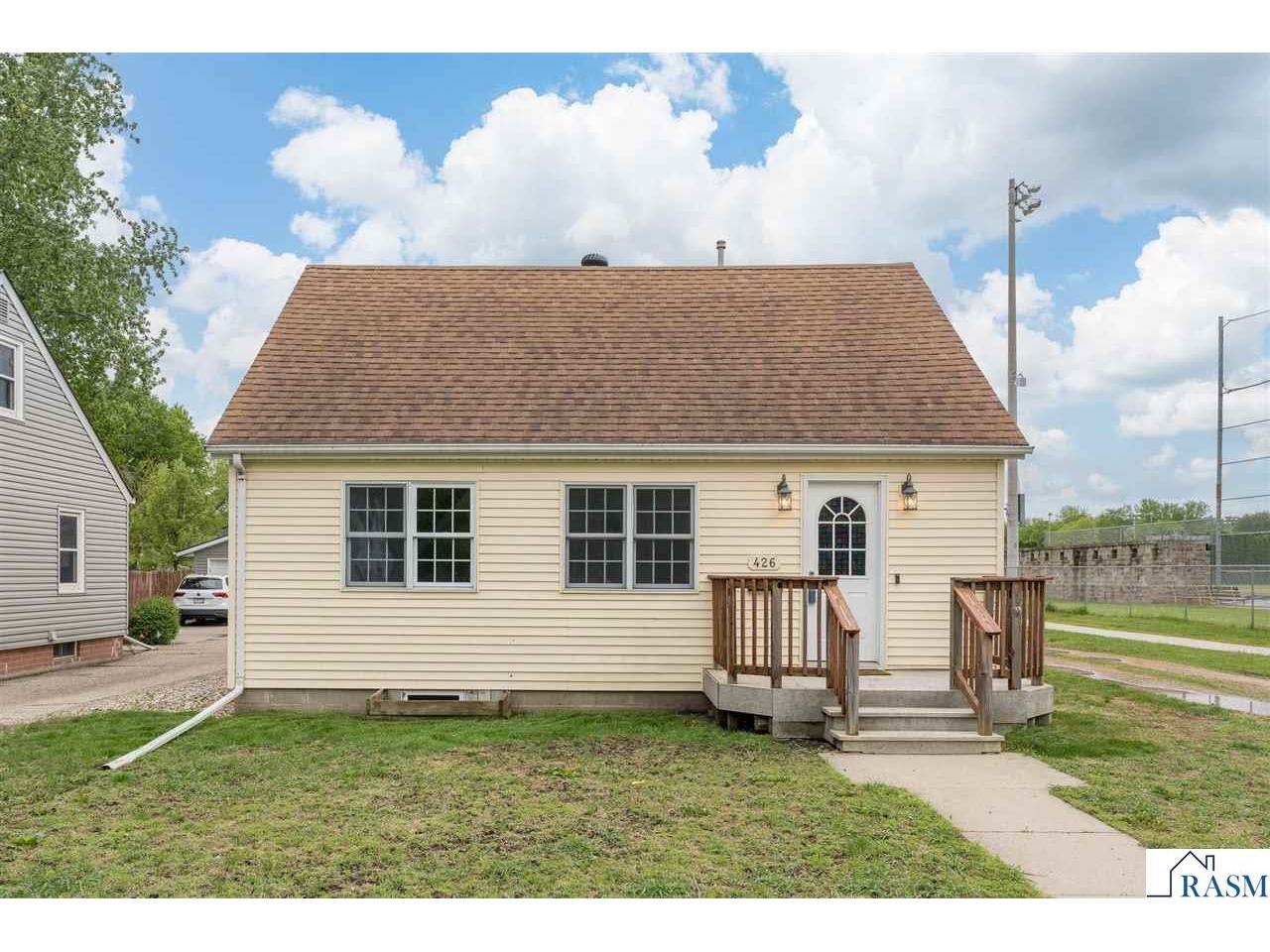 426 W Skaro Street Saint Peter MN 56082 7040354 image1