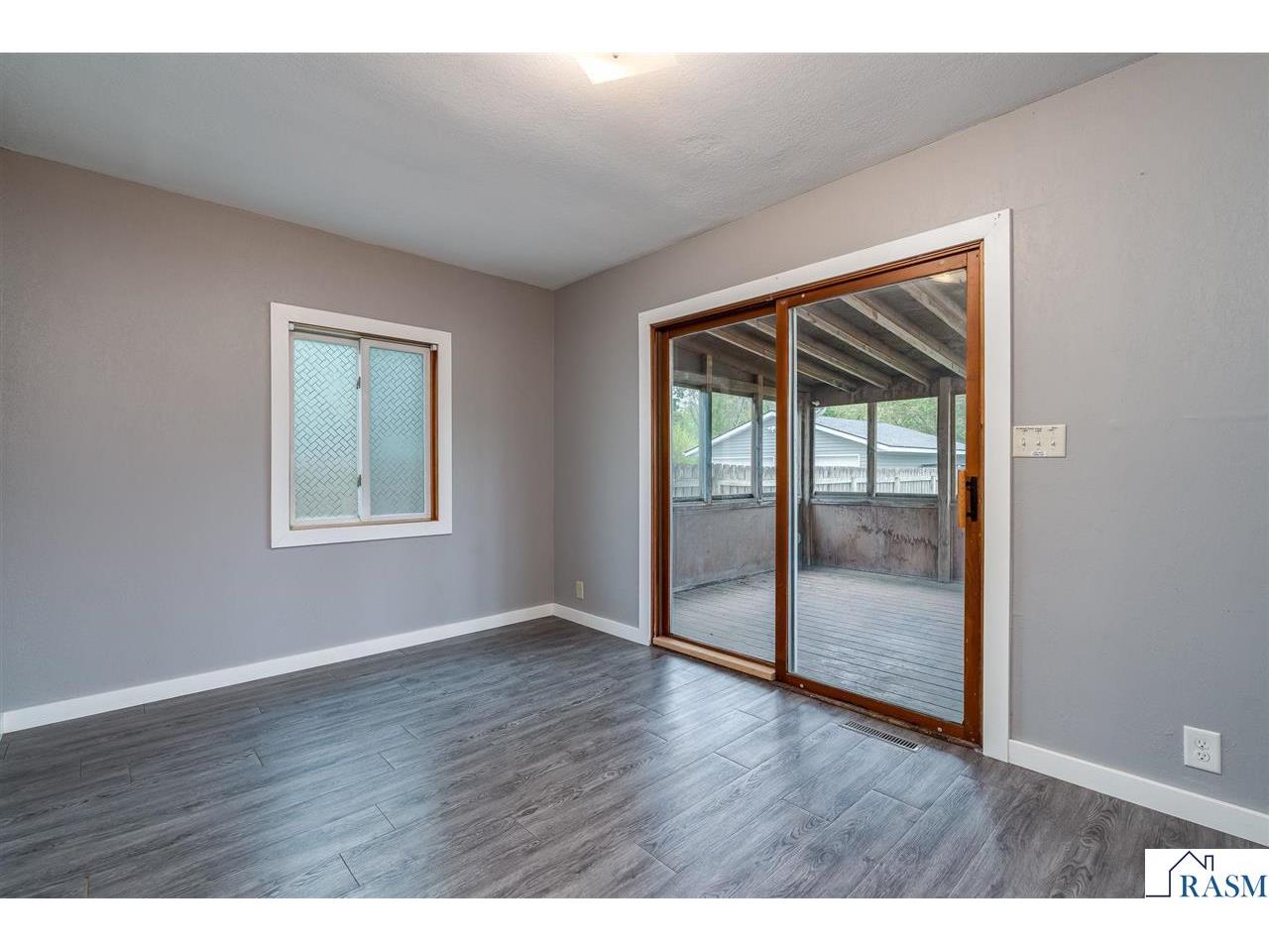426 W Skaro Street Saint Peter MN 56082 7040354 image12
