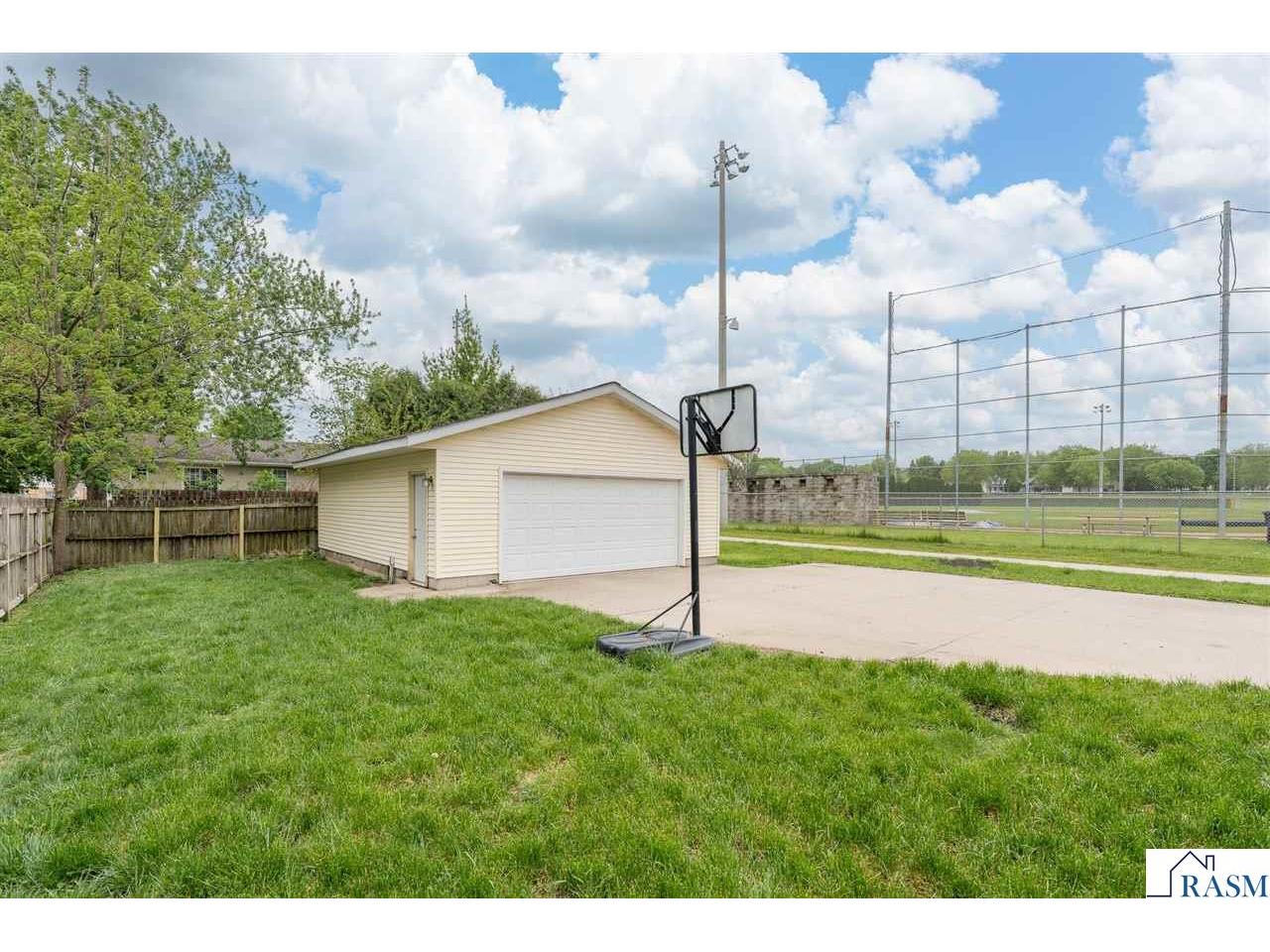 426 W Skaro Street Saint Peter MN 56082 7040354 image26