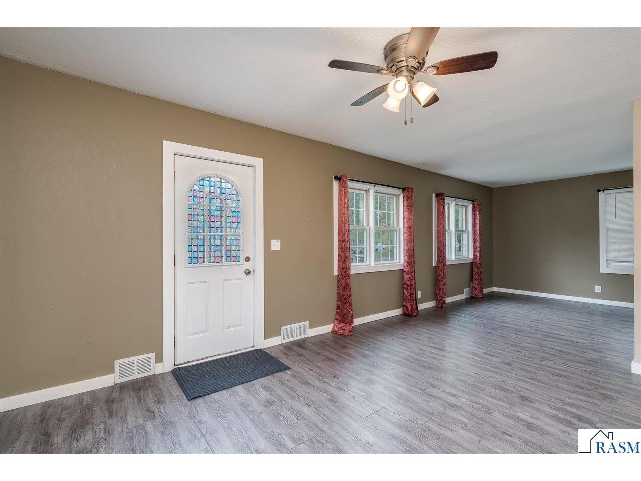 426 W Skaro Street Saint Peter MN 56082 7040354 image4