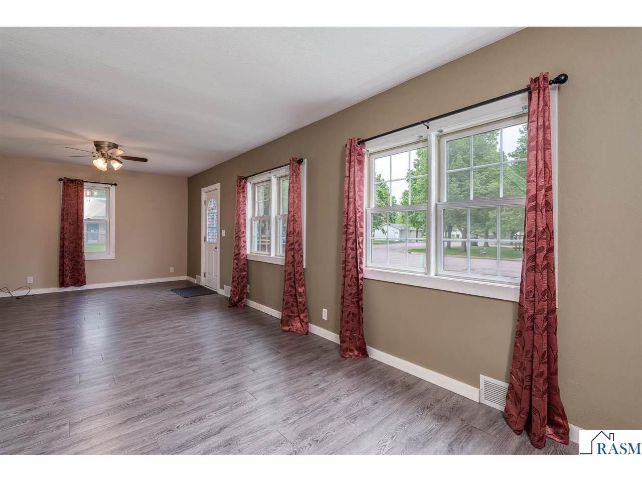 426 W Skaro Street Saint Peter MN 56082 7040354 image6