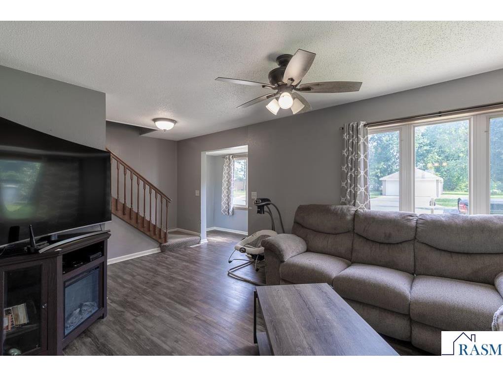 462 E Washington St Le Center MN 56057 267040457 image11