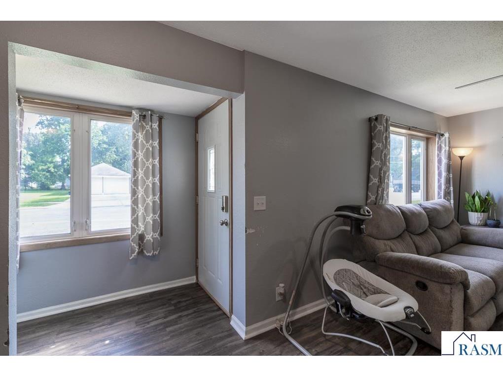 462 E Washington St Le Center MN 56057 267040457 image13