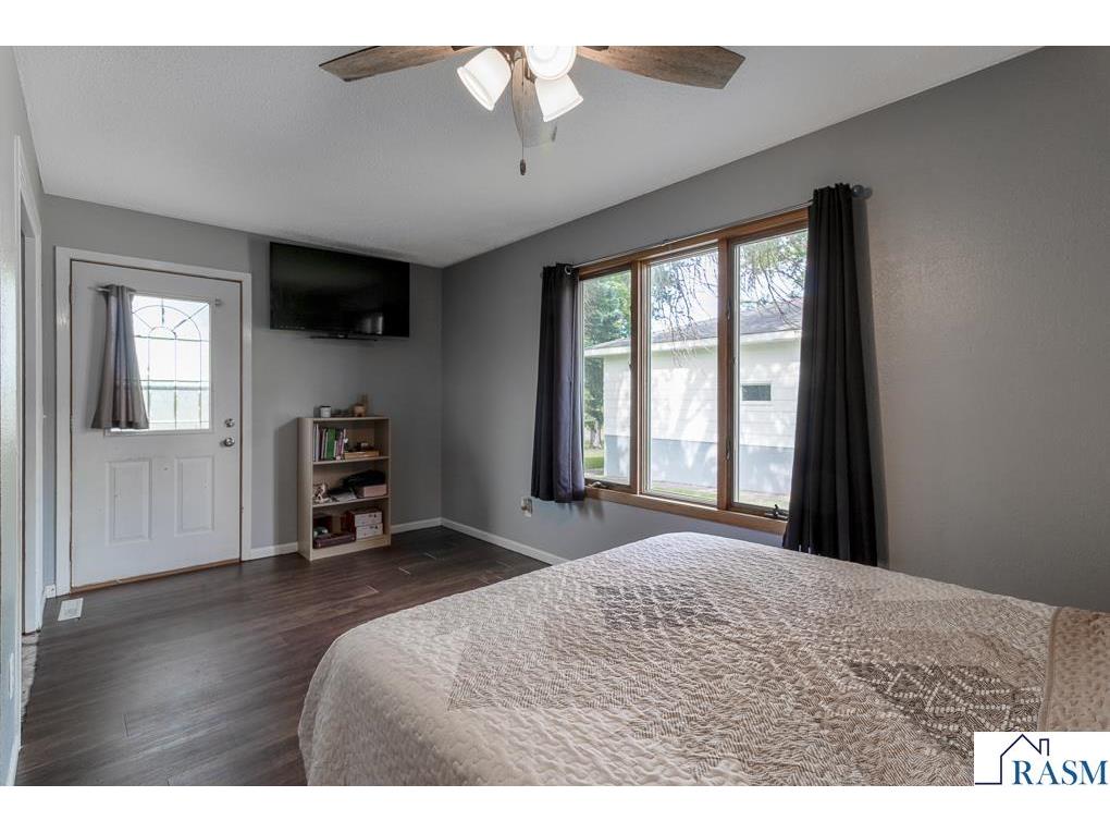 462 E Washington St Le Center MN 56057 267040457 image15
