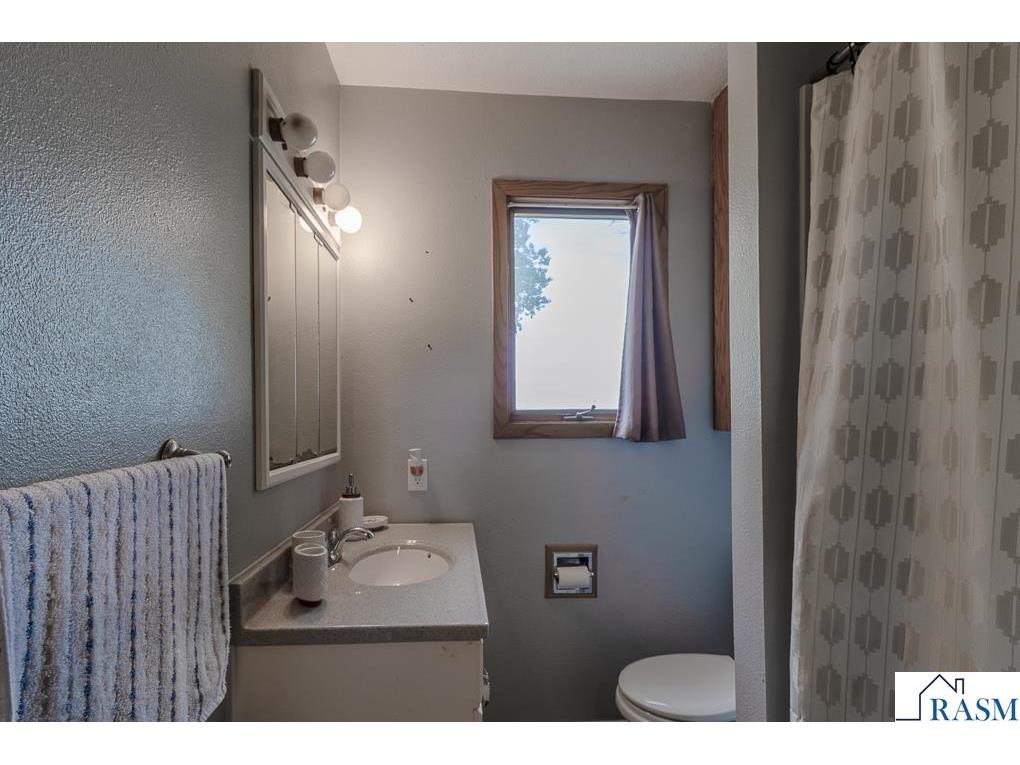 462 E Washington St Le Center MN 56057 267040457 image18
