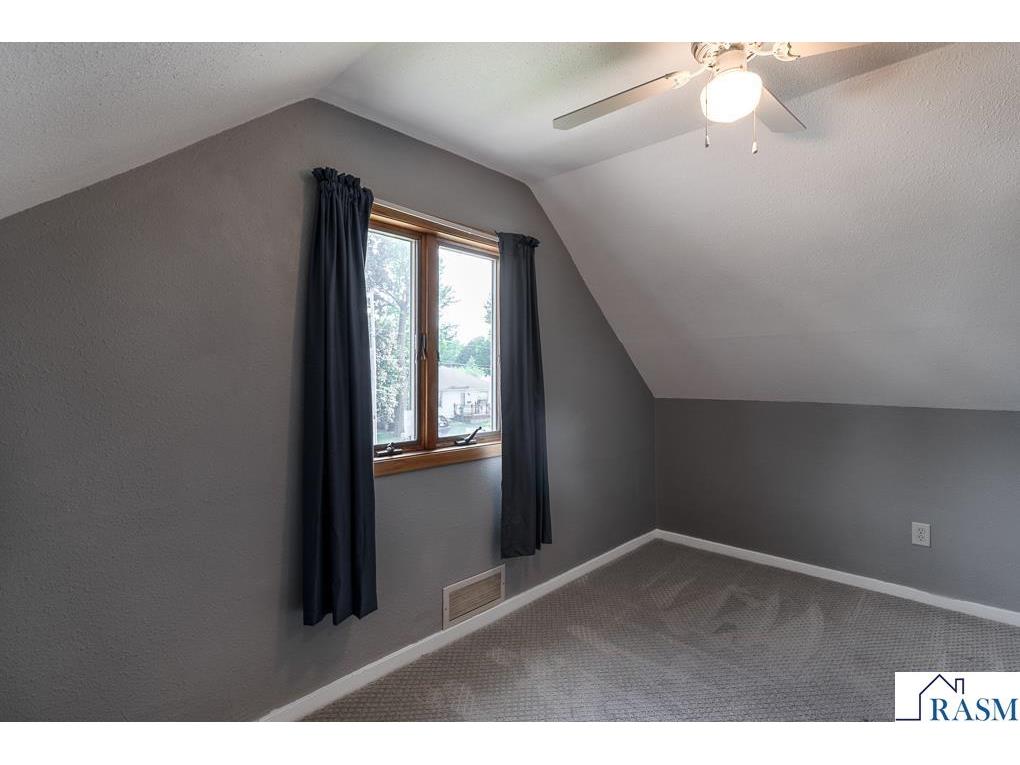 462 E Washington St Le Center MN 56057 267040457 image24