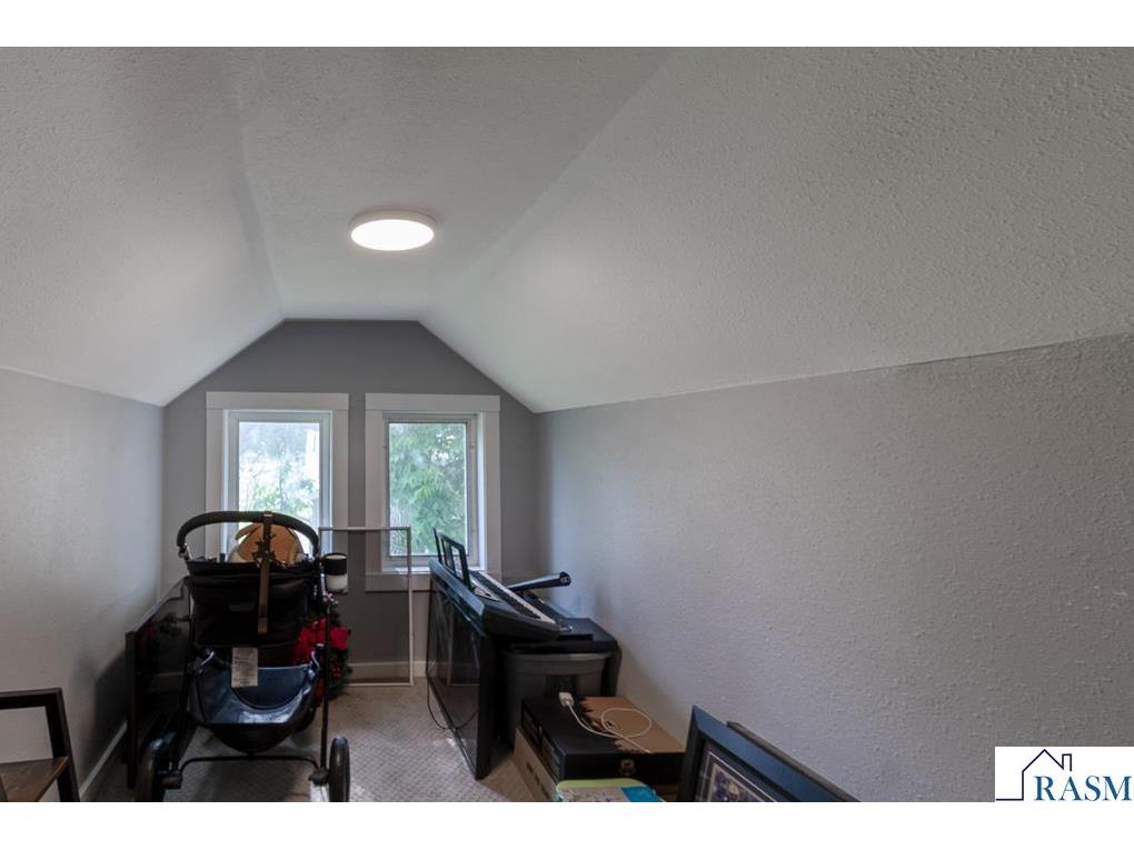 462 E Washington St Le Center MN 56057 267040457 image26