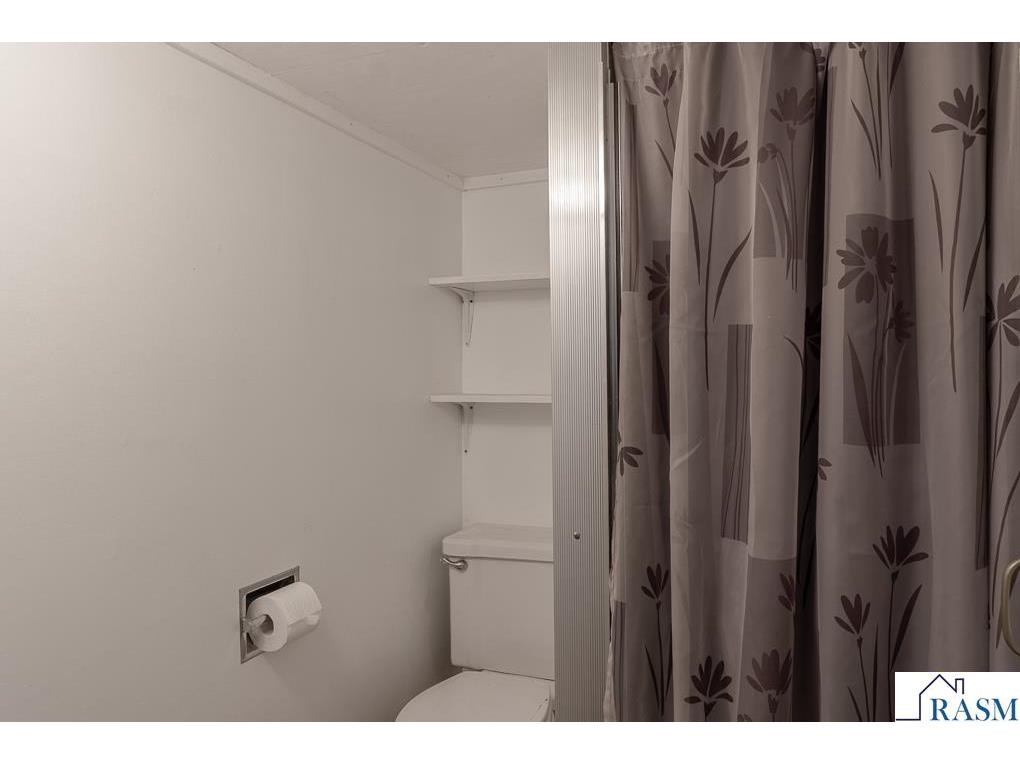 462 E Washington St Le Center MN 56057 267040457 image28