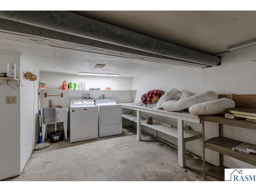462 E Washington St Le Center MN 56057 267040457 image30