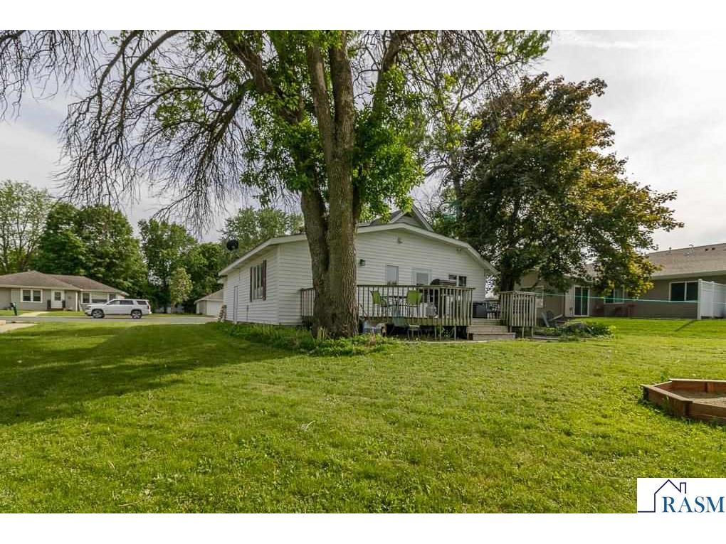 462 E Washington St Le Center MN 56057 267040457 image37