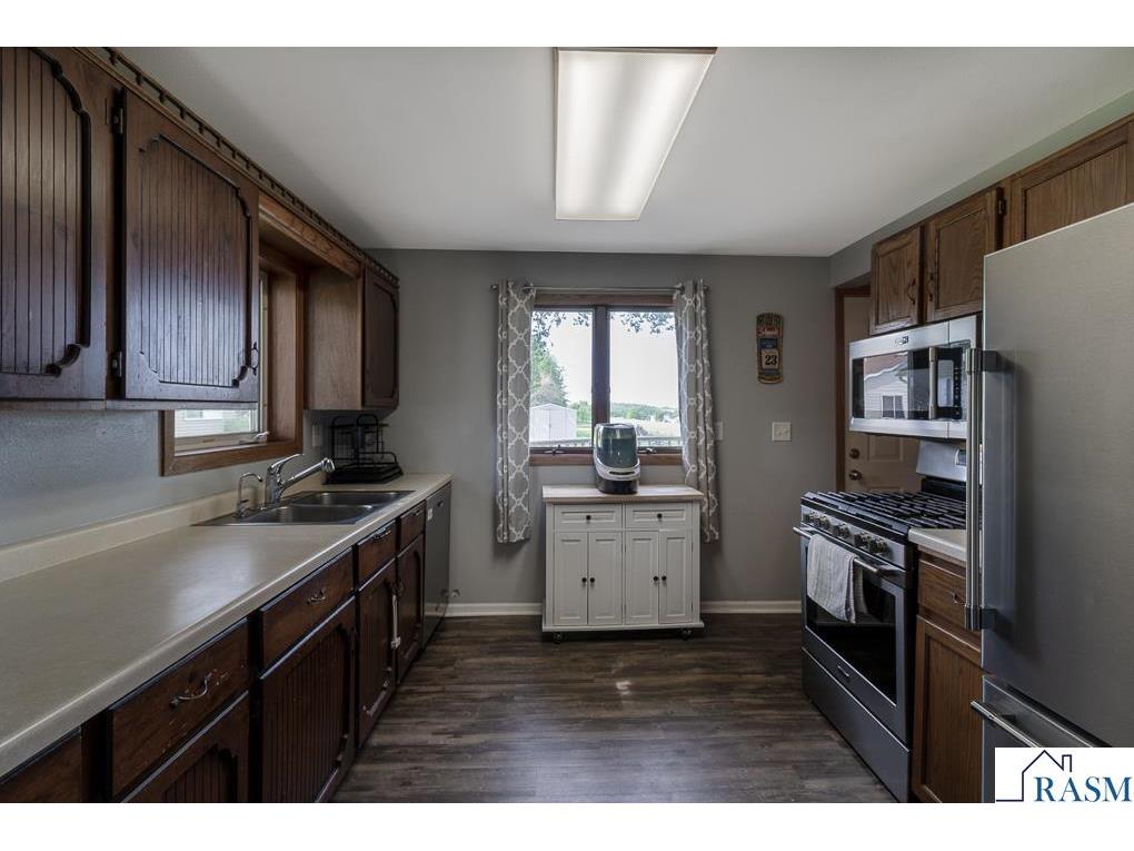 462 E Washington St Le Center MN 56057 267040457 image4