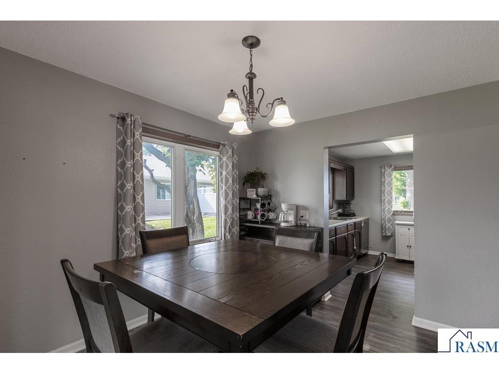 462 E Washington St Le Center MN 56057 267040457 image8