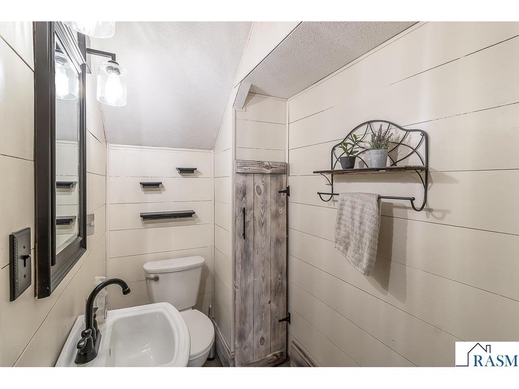 504 SW 2nd Street Madelia MN 56062 7039955 image18