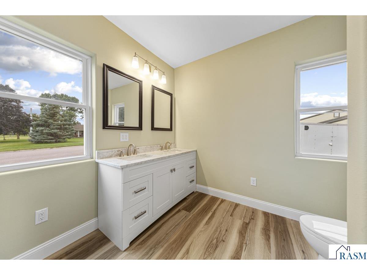 515 SW Benzel Avenue Madelia MN 56062 7039617 image15