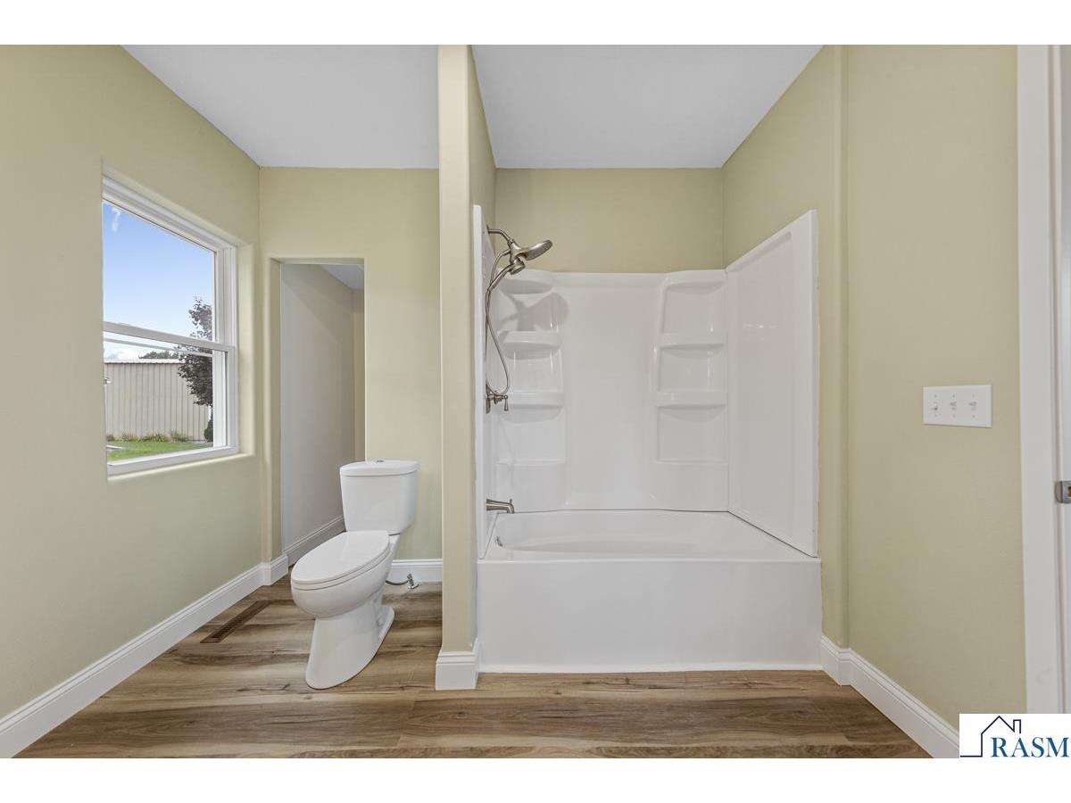 515 SW Benzel Avenue Madelia MN 56062 7039617 image16