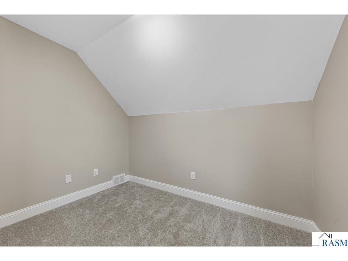 515 SW Benzel Avenue Madelia MN 56062 7039617 image21