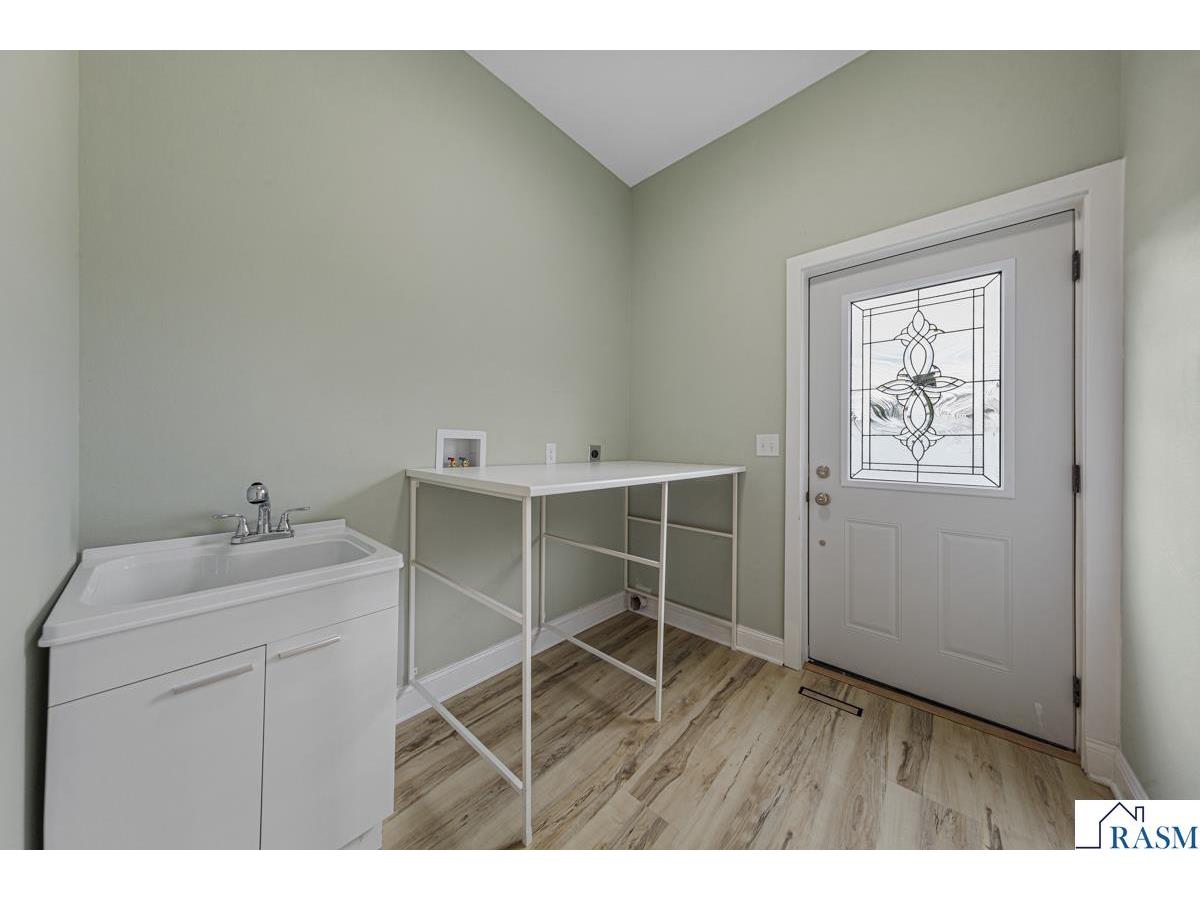 515 SW Benzel Avenue Madelia MN 56062 7039617 image26