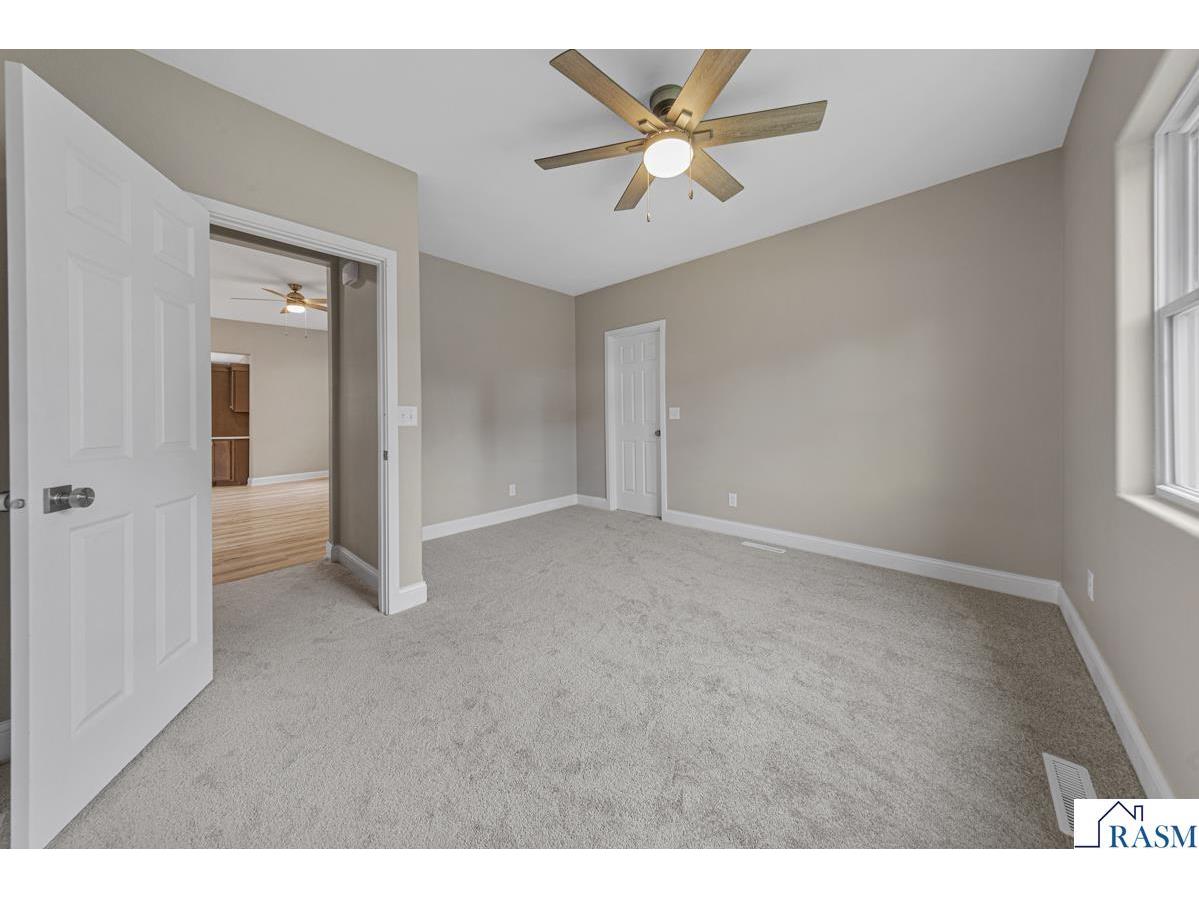 515 SW Benzel Avenue Madelia MN 56062 7039617 image32