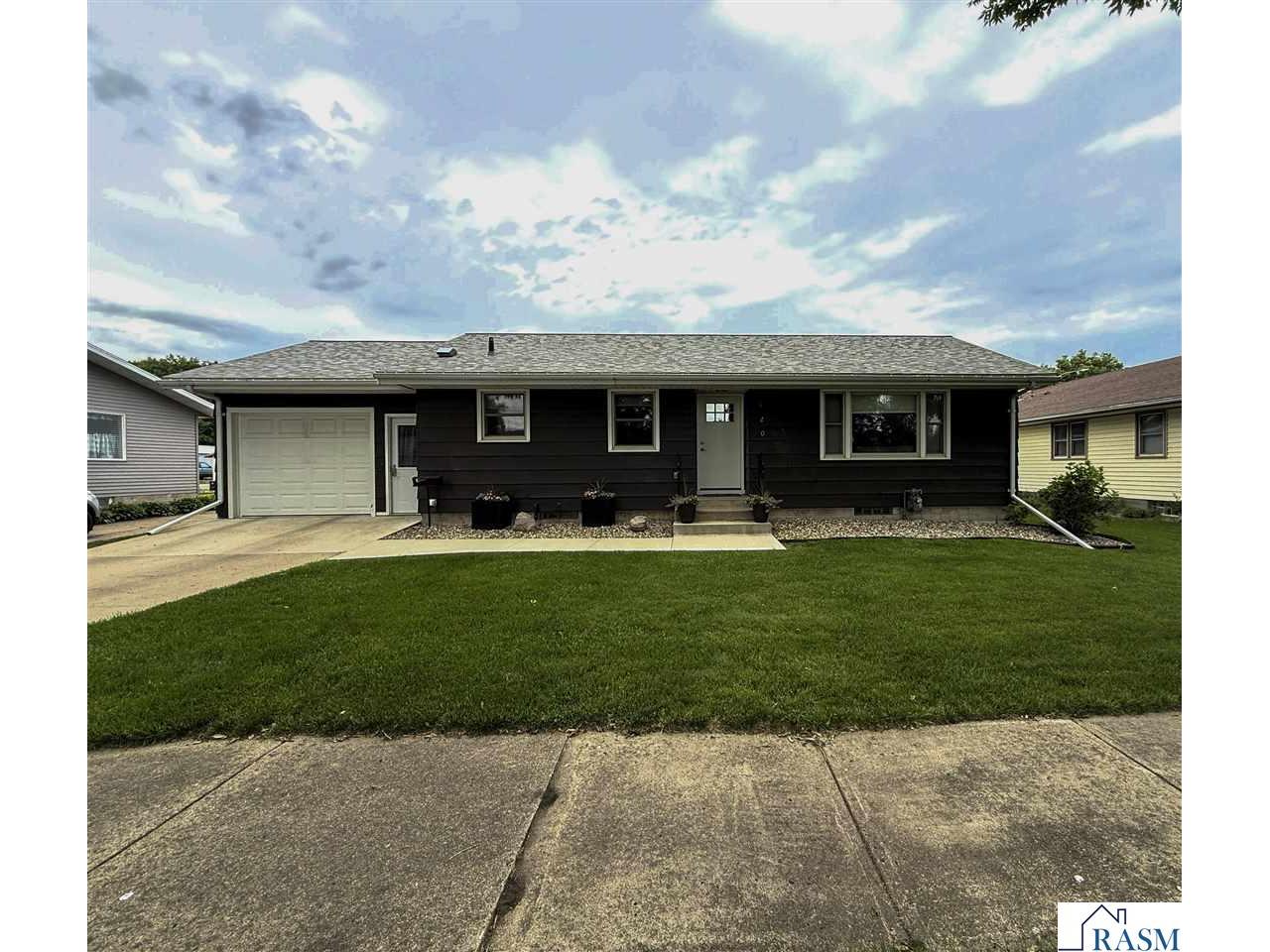 520 3rd Ave NE Sleepy Eye MN 56085 267040448 image1