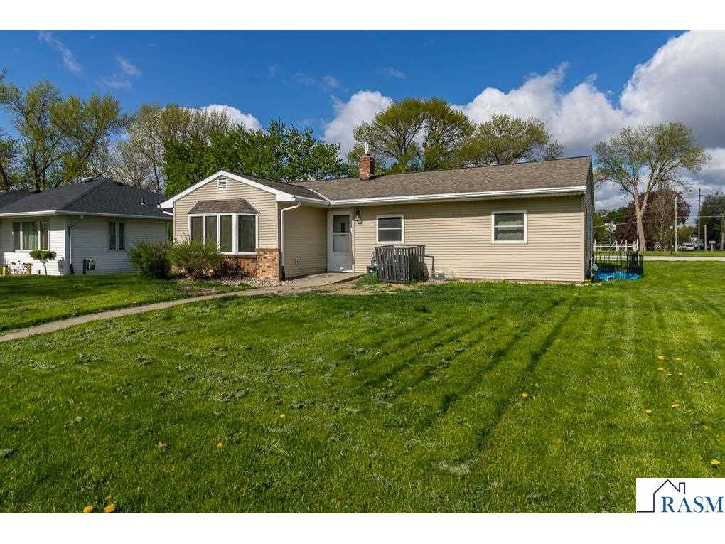 522 First St SE Madelia MN 56062 7040252 image1