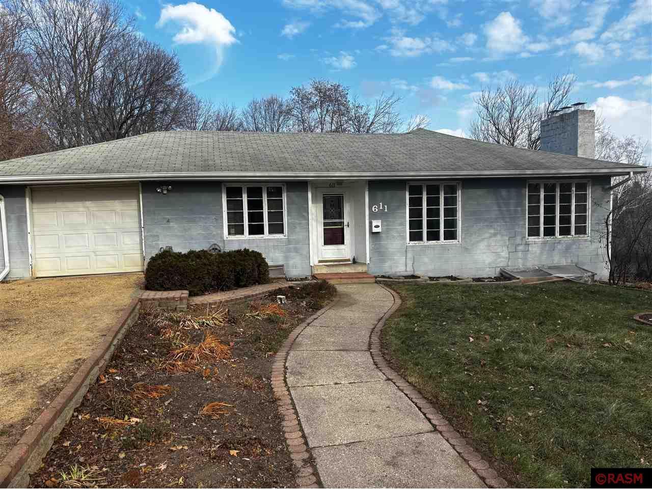 611 W College Avenue Saint Peter MN 56082 7033853 image1