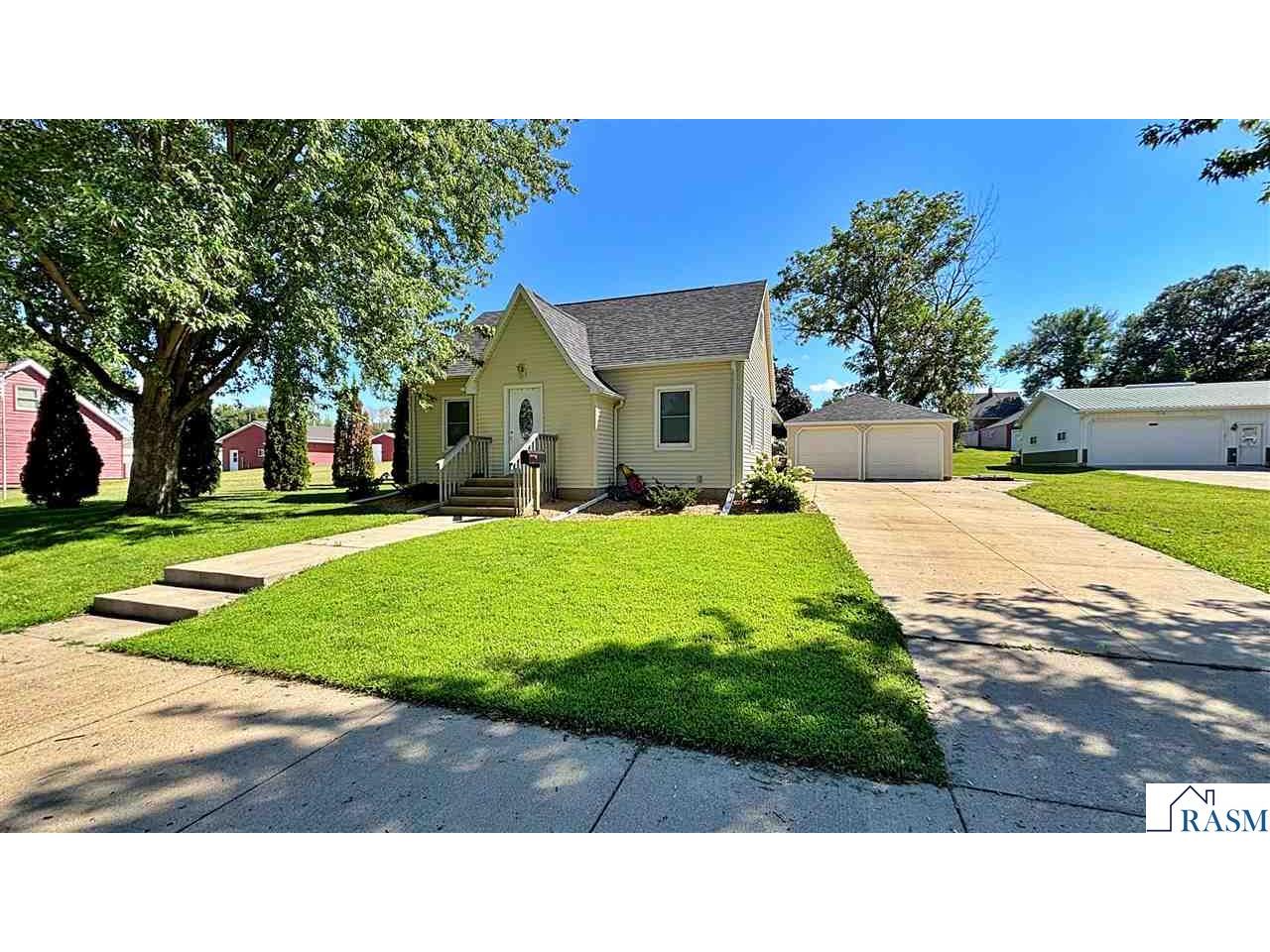 611 W Lincoln Street Springfield MN 56087 7038395 image1