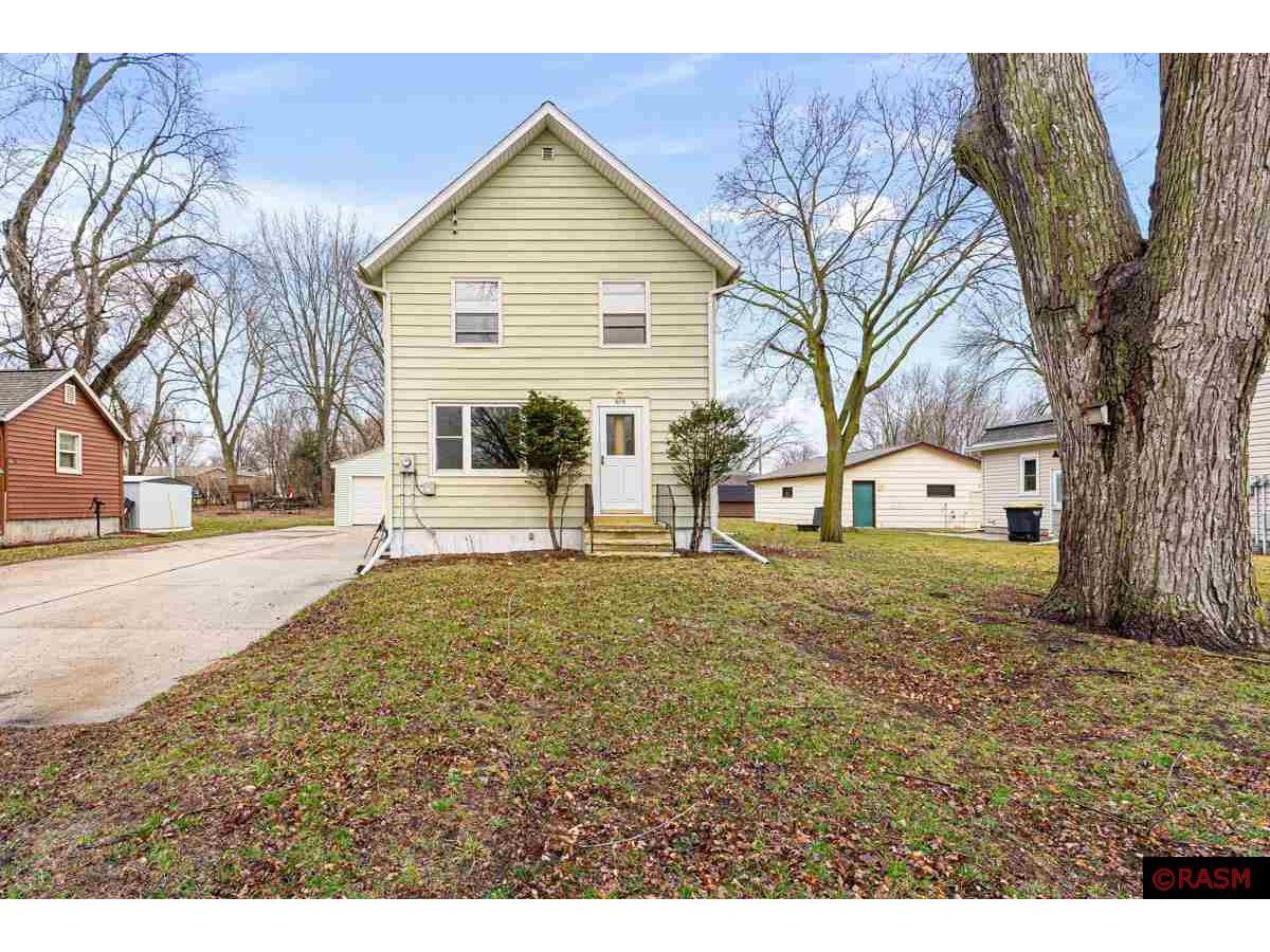 616 E 12th Street Blue Earth MN 56013 7034611 image1