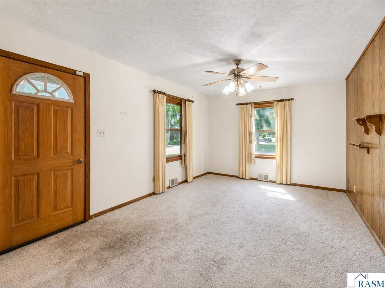 701 E Blue Earth Street Lake Crystal MN 56055 267040970 image3