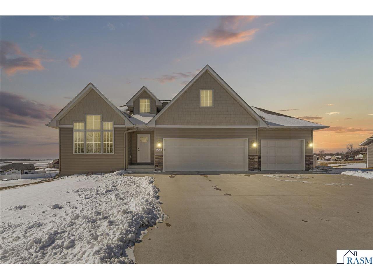 708 Maple Lane Eagle Lake MN 56024 7039554 image1