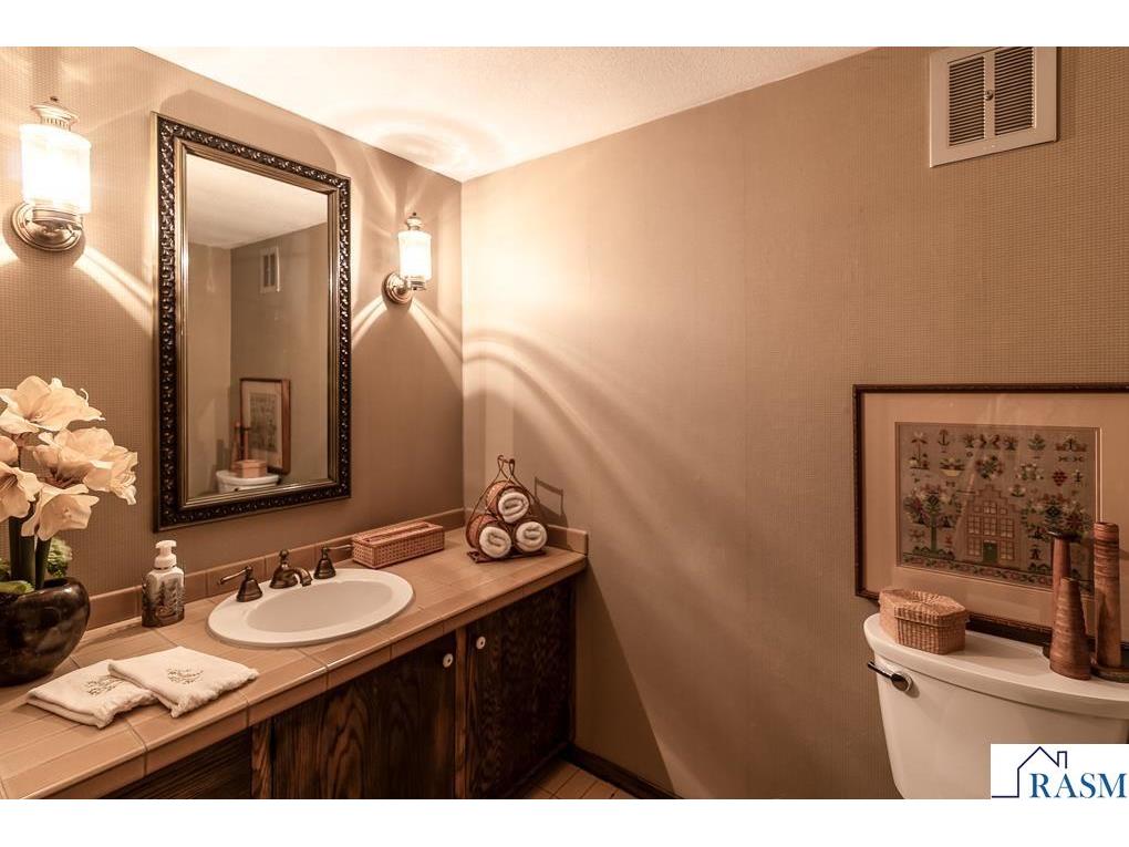 710 Summit Avenue New Ulm MN 56073 7040349 image43