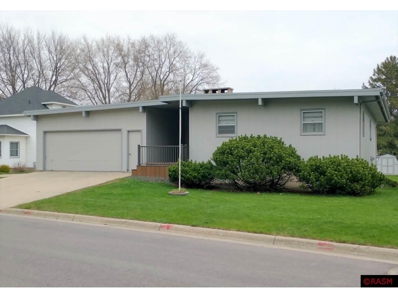 711 NE 3rd Avenue, Sleepy Eye, MN, 56084 MLS 7026808 Edina Realty